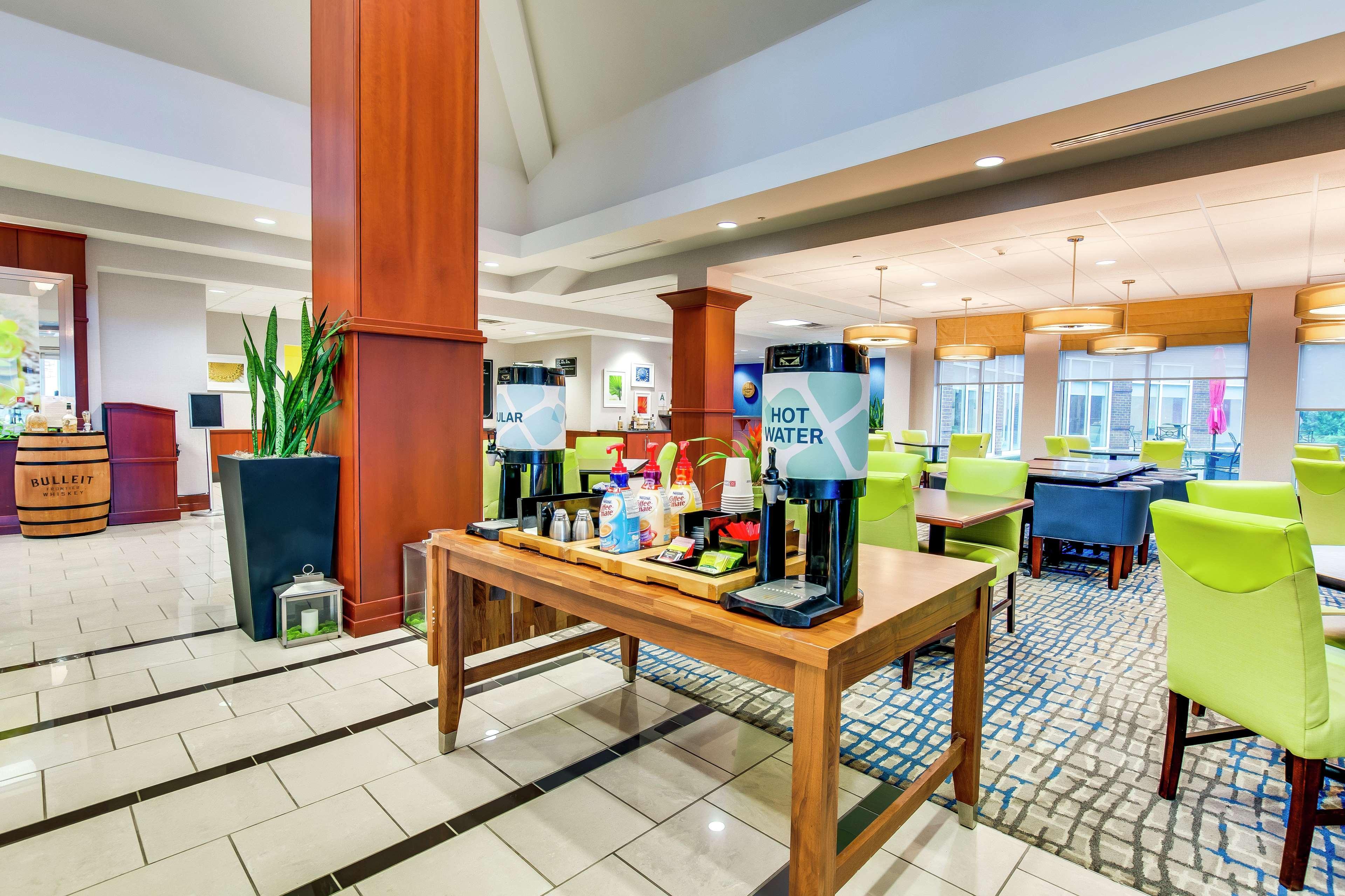 Hilton Garden Inn Louisville-Northeast Exterior foto